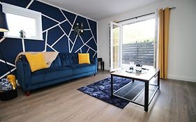 Casa Di Pietra - Cardiff City Centre Apartment With Patio, Free Private Parking
